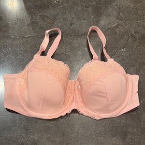 Women’s Fredericks Of Hollywood Elegant Pink Lace Bra